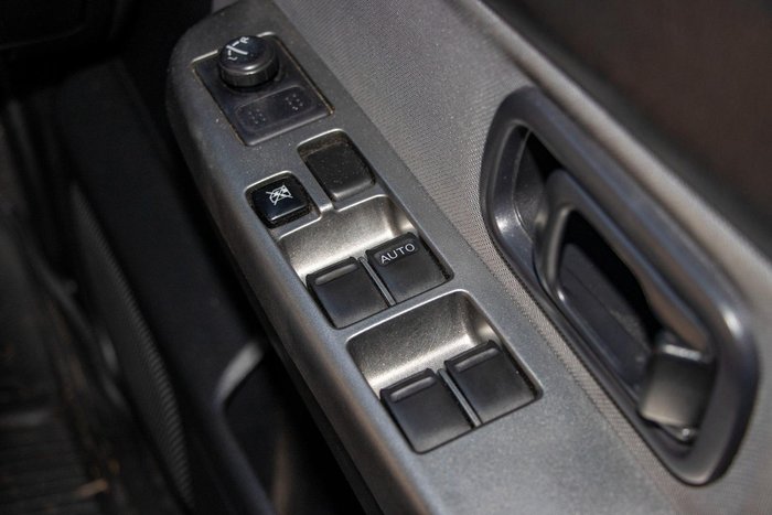 2012 Nissan Navara ST-R