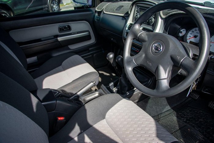 2012 Nissan Navara ST-R