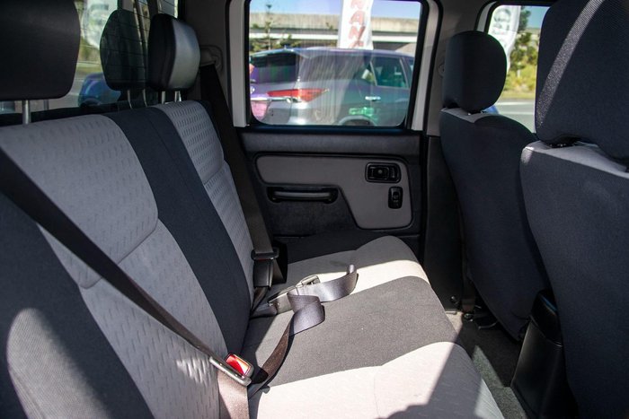 2012 Nissan Navara ST-R