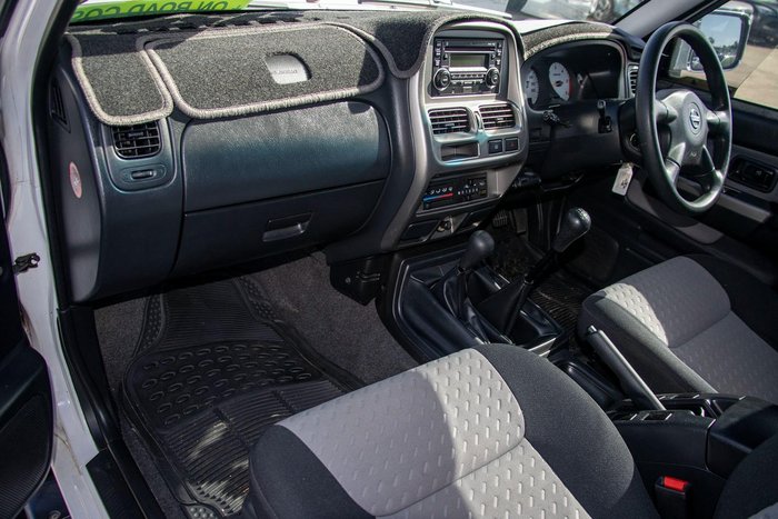 2012 Nissan Navara ST-R