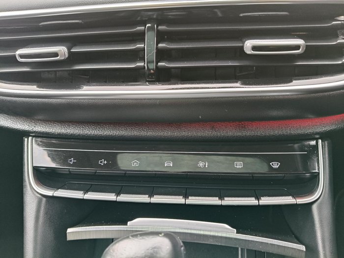 2022 MG HS Essence X