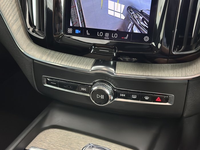 2022 Volvo XC60 B5 Inscription