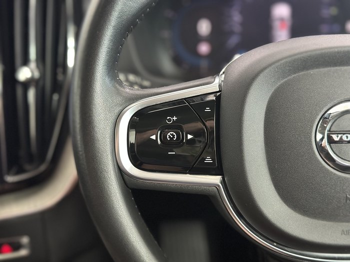 2022 Volvo XC60 B5 Inscription