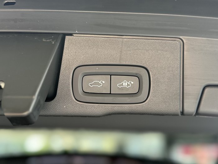 2022 Volvo XC60 B5 Inscription