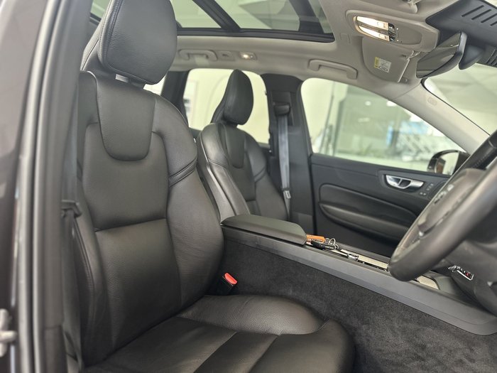 2022 Volvo XC60 B5 Inscription