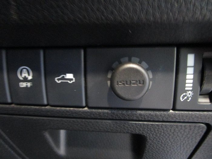 2025 Isuzu D-MAX X-TERRAIN