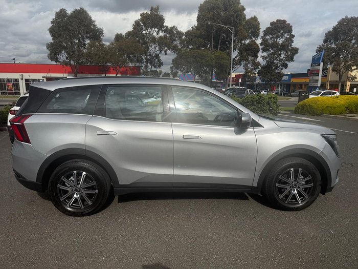 2024 Mahindra XUV700 AX7L