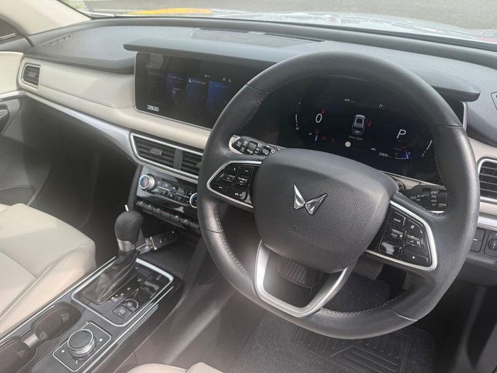 2024 Mahindra XUV700 AX7L