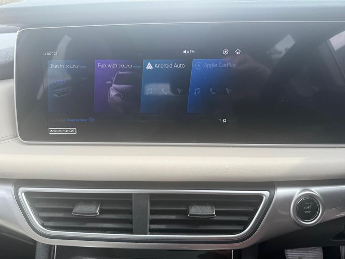 2024 Mahindra XUV700 AX7L