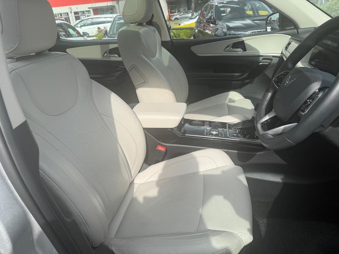 2024 Mahindra XUV700 AX7L