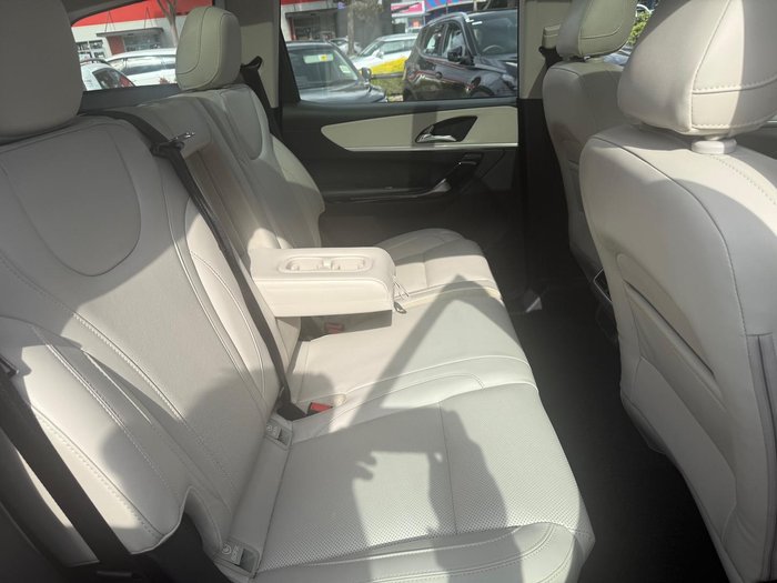 2024 Mahindra XUV700 AX7L