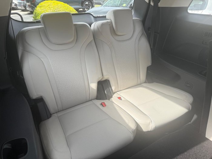 2024 Mahindra XUV700 AX7L