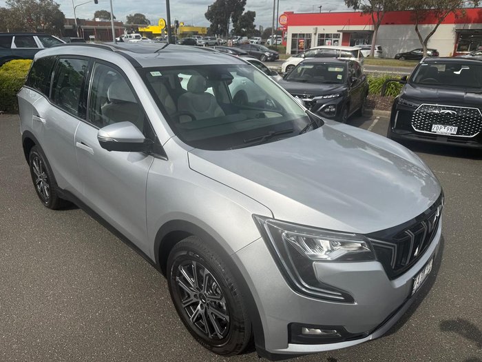 2024 Mahindra XUV700 AX7L