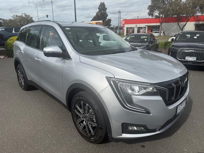 2024 Mahindra XUV700 AX7L