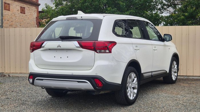 2021 Mitsubishi Outlander ES