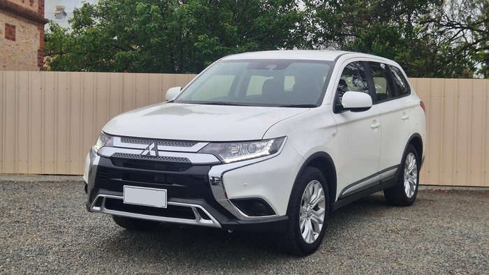 2021 Mitsubishi Outlander ES