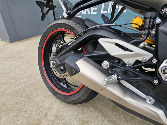 2024 Triumph STREET TRIPLE RS Red