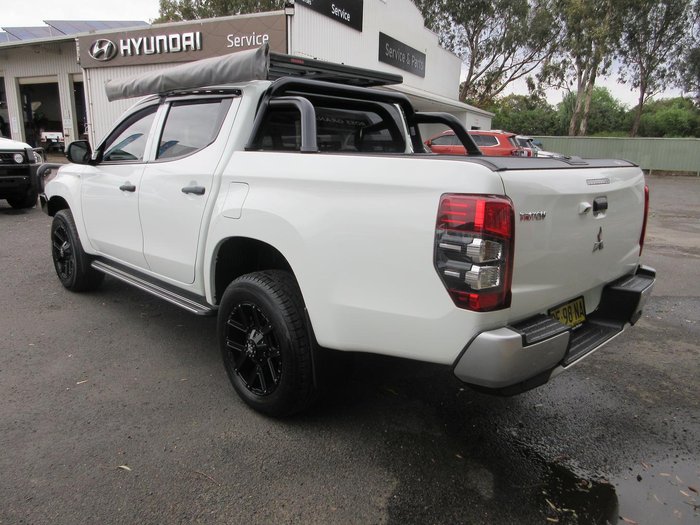 2022 Mitsubishi Triton GLX