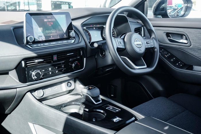 2025 Nissan X-TRAIL ST