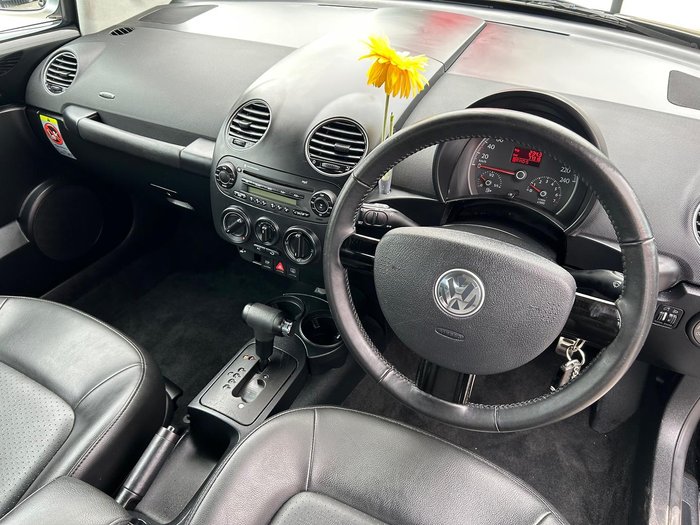 2010 Volkswagen Beetle BlackOrange 1Y MY10 Black