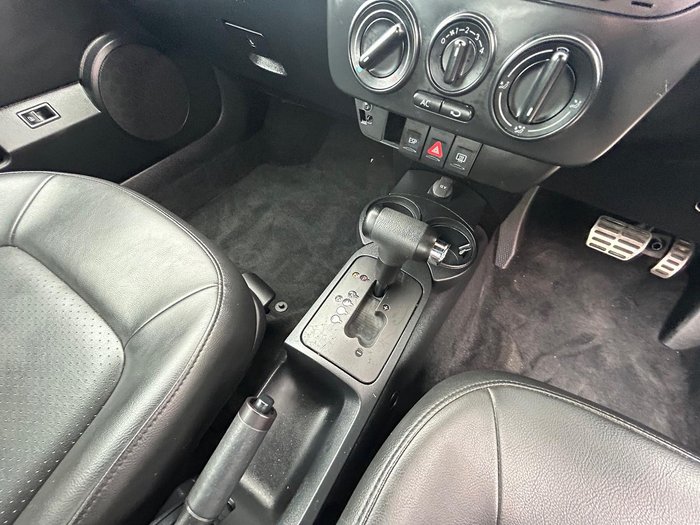 2010 Volkswagen Beetle BlackOrange 1Y MY10 Black