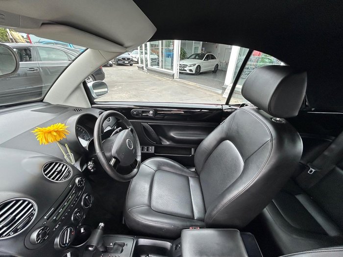 2010 Volkswagen Beetle BlackOrange 1Y MY10 Black