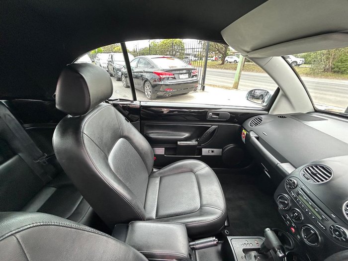 2010 Volkswagen Beetle BlackOrange 1Y MY10 Black