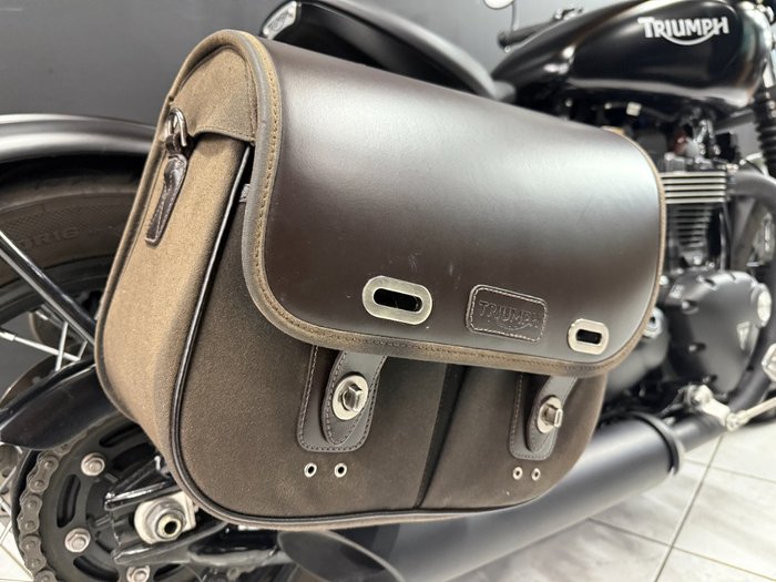 2018 TRIUMPH BONNEVILLE BOBBER BLACK Black