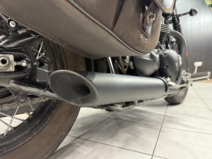 2018 TRIUMPH BONNEVILLE BOBBER BLACK Black