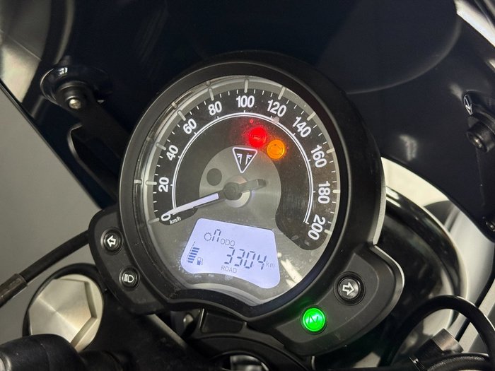 2018 TRIUMPH BONNEVILLE BOBBER BLACK Black