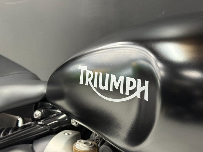 2018 TRIUMPH BONNEVILLE BOBBER BLACK Black