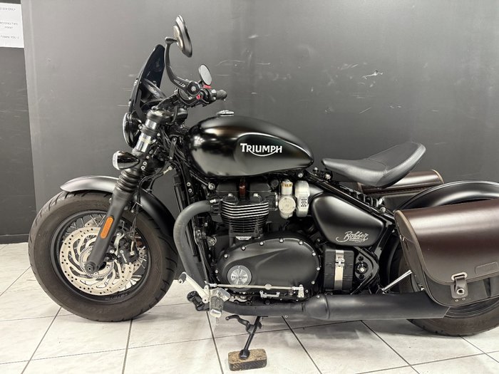 2018 TRIUMPH BONNEVILLE BOBBER BLACK Black