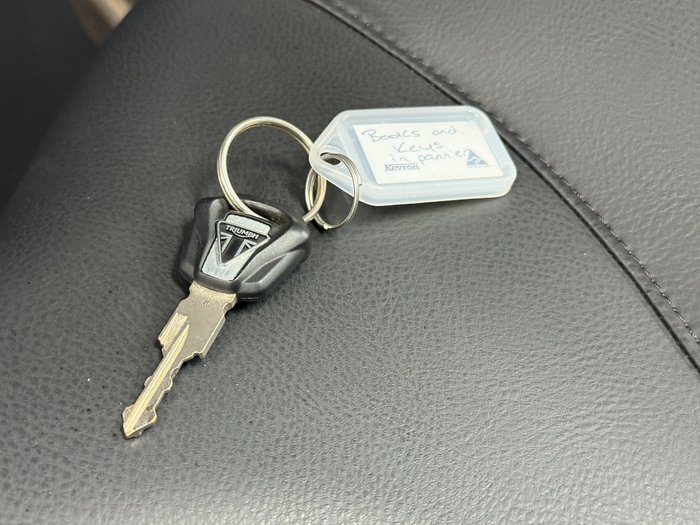 2018 TRIUMPH BONNEVILLE BOBBER BLACK Black