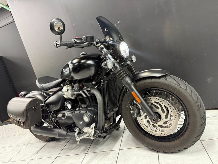 2018 TRIUMPH BONNEVILLE BOBBER BLACK Black