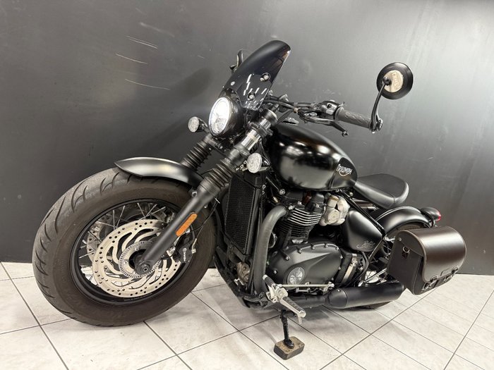 2018 TRIUMPH BONNEVILLE BOBBER BLACK Black