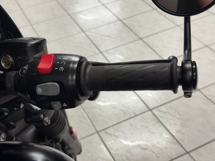 2018 TRIUMPH BONNEVILLE BOBBER BLACK Black