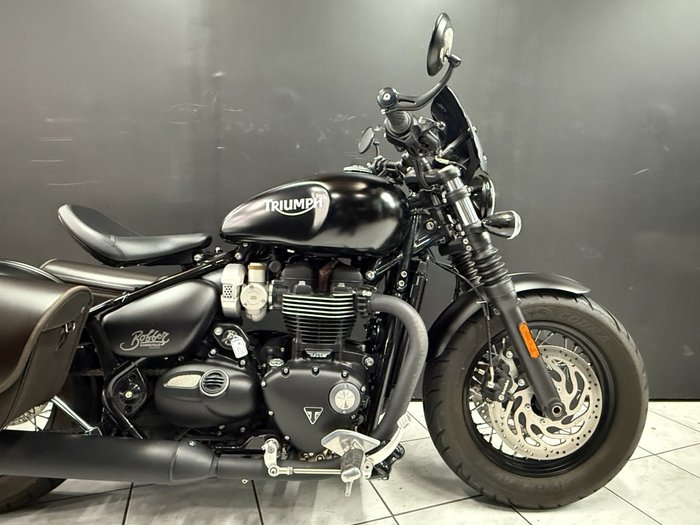 2018 TRIUMPH BONNEVILLE BOBBER BLACK Black