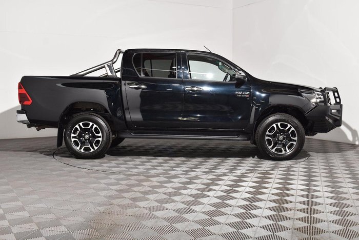 2020 Toyota Hilux SR5
