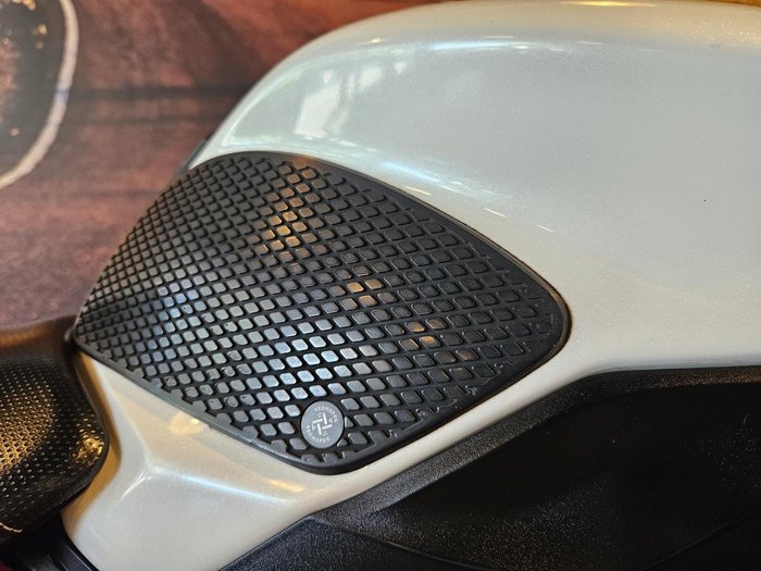 2015 Triumph Street Triple R ABS Street Triple White