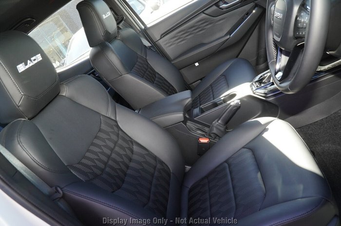 2025 Isuzu D-MAX BLADE