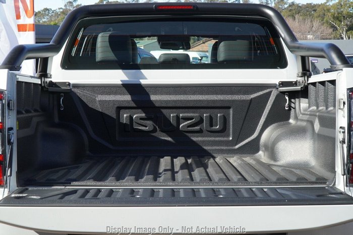 2025 Isuzu D-MAX BLADE