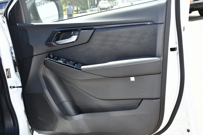 2025 Isuzu D-MAX BLADE