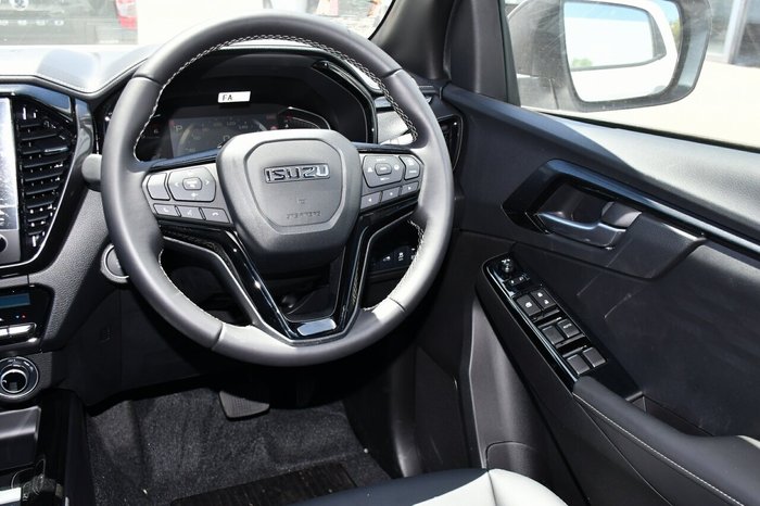 2025 Isuzu D-MAX BLADE