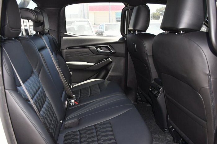 2025 Isuzu D-MAX BLADE