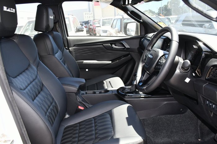 2025 Isuzu D-MAX BLADE