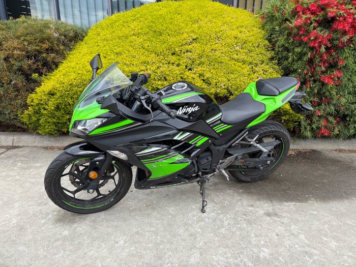 2017 Kawasaki NINJA 300 Green