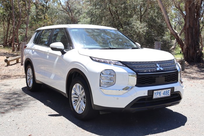 2021 Mitsubishi Outlander ES