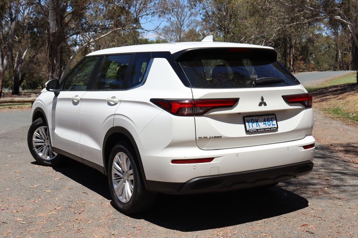 2021 Mitsubishi Outlander ES