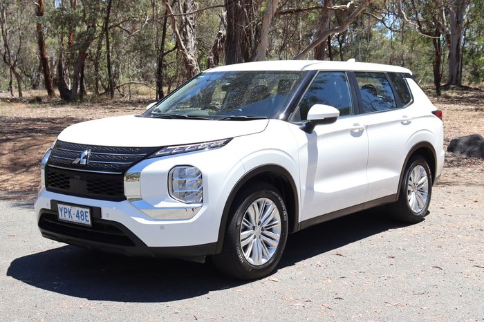 2021 Mitsubishi Outlander ES