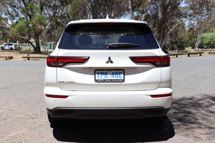 2021 Mitsubishi Outlander ES